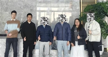 Vietnamesisk delegation besöker Suzhou Zhongling Elevator Co., Ltd. för att u...
